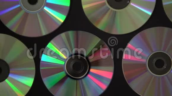 老式CD或DVD光盘背景用于数据存储共享电影和音乐的旧圆盘视频的预览图
