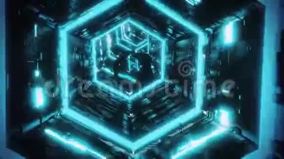 计算机生成的具有镜面多面体的抽象背景通过明亮的六边形隧道照射视频的预览图