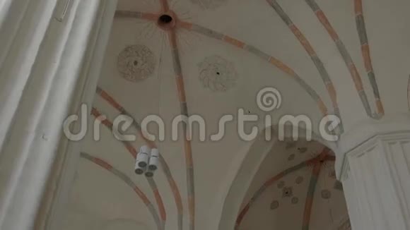 教堂天花板上的装饰视频的预览图