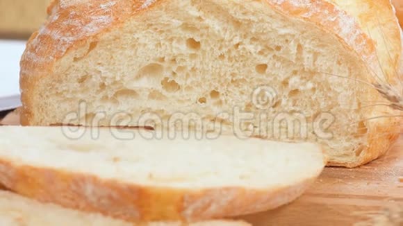 面包和白面包切片视频的预览图