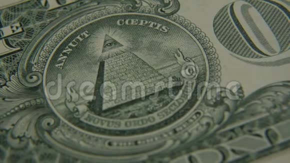 一美元钞票特写上的金字塔视频的预览图