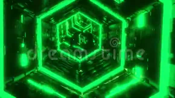 六角隧道抽象运动背景一个镜面多面体接着是饱和的绿色霓虹灯在飞舞视频的预览图