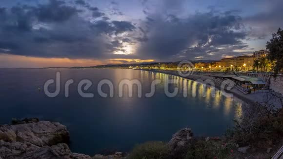 尼斯市和地中海沿岸白天到晚上视频的预览图