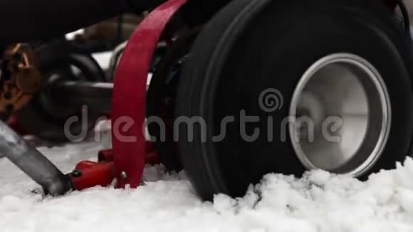 赛车卡丁车轮滑视频的预览图