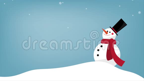 一个戴着红领巾戴着黑帽子的雪人看着雪山上从蓝天上飘落下来的雪花视频的预览图