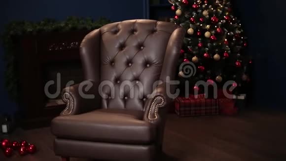 优雅的饱和光泽金皮质地沙发椅棕色皮革背景视频的预览图