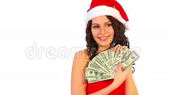 戴圣诞帽的女人拿着钱视频的预览图