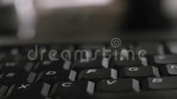 英文电脑键盘按键闭合滑拍视频的预览图