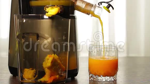 新鲜的柑橘汁视频的预览图
