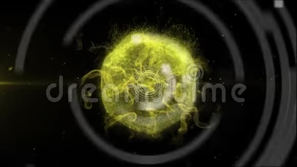 在黑色背景下以催眠运动旋转的发光黄球的动画视频的预览图