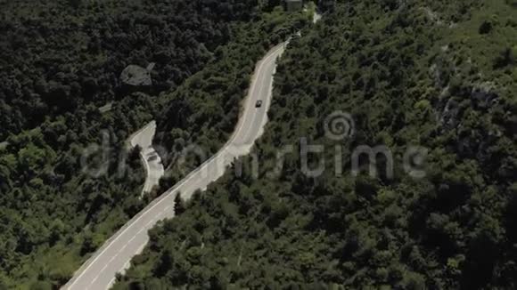 山区公路蒙特塞拉特西班牙巴塞隆纳市附近视频的预览图