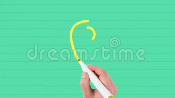 用绿色内衬纸上的标记手工绘制黄色轮廓定位针图标视频的预览图