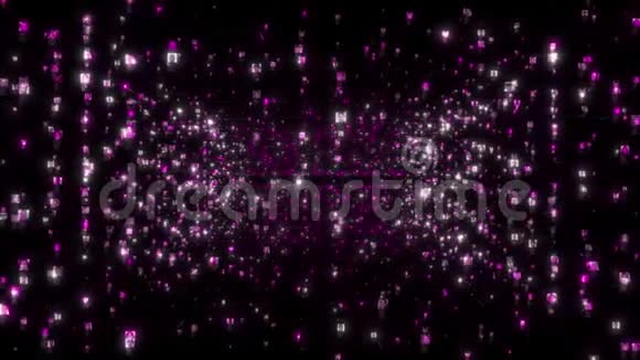 社交网络作为一种流动的明亮的无法辨认的人肖像沿着紫色的网络网格移动商务视频的预览图