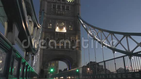 晚上的塔桥视频的预览图