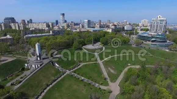 基辅城市景观公园观光和天际线纪念碑和建筑物视频的预览图