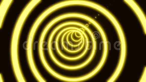 摘要计算机生成的霓虹灯隧道由黑色背景上移动的黄色圆圈和透视组成视频的预览图