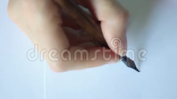 女手画书法复古线条视频的预览图