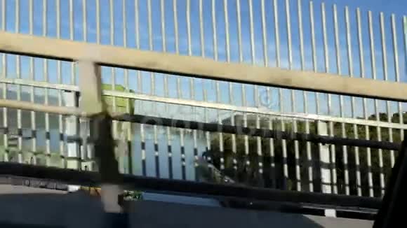 驾驶汽车桥围栏温哥华视频的预览图