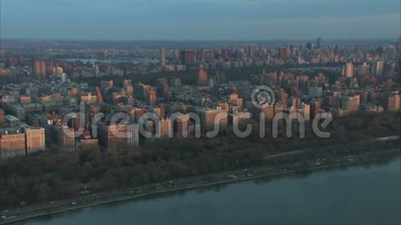曼哈顿空中清晨的阳光视频的预览图