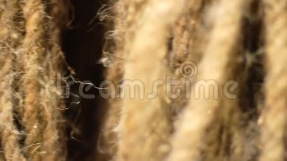 亚麻制成的绳子天然材料的旧绳子亚麻的质地视频的预览图