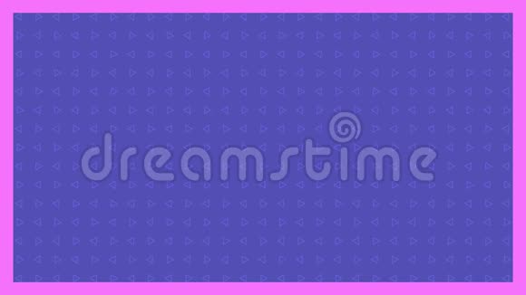 浅紫色三角形在紫色背景上移动的动画视频的预览图