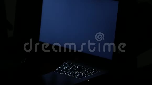 输入键盘手提电脑白色普通屏幕视频的预览图