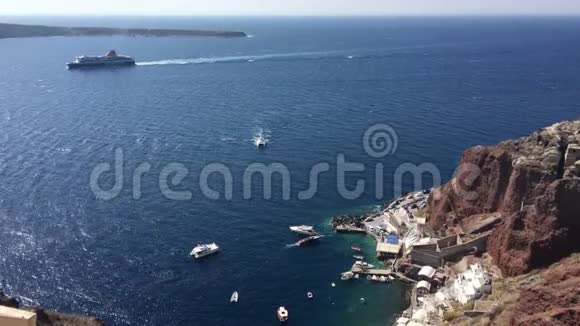 4k录像希腊圣托里尼的阿姆穆迪港全景视频的预览图