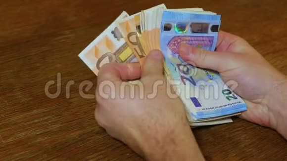 数钱欧元钞票视频的预览图
