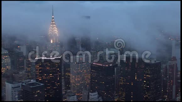 纽约市景天际线多云雾天空中景色视频的预览图