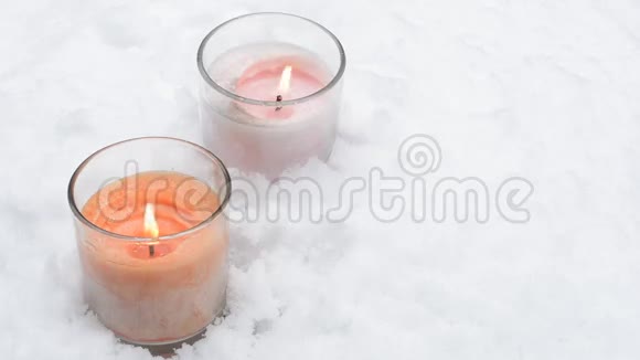 雪和玻璃蜡烛视频的预览图
