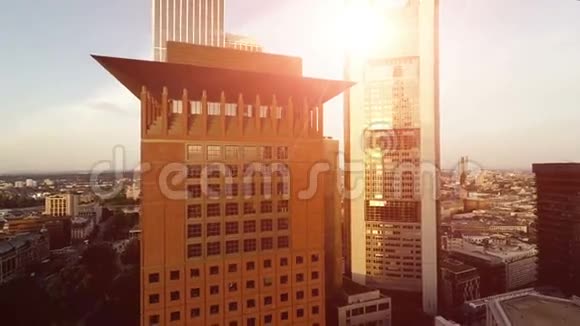 夕阳城市银行天际线房地产地标视频的预览图