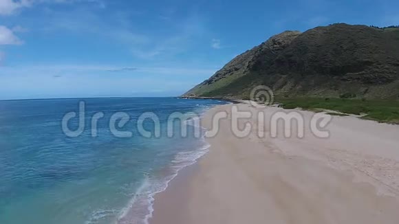 鸟瞰夏威夷海滩视频的预览图