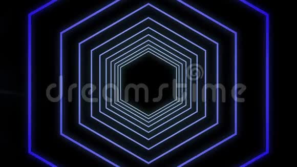 黑色背景上带有聚光灯的扭曲六角形轮廓的隧道视频的预览图