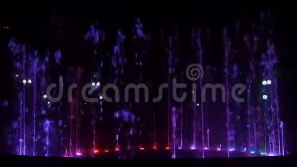 美丽的舞蹈喷泉视频的预览图