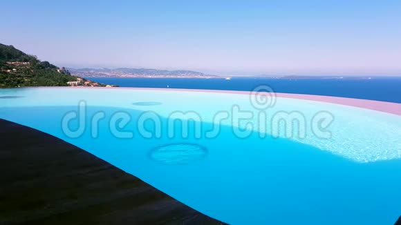 带海景的豪华游泳池视频的预览图