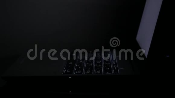 打字键盘笔记本电脑视频的预览图