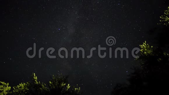 希腊夜空闪烁着明亮的星星视频的预览图
