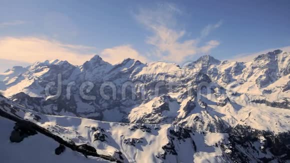 雪山全景山峰冰川空中观景台视频的预览图