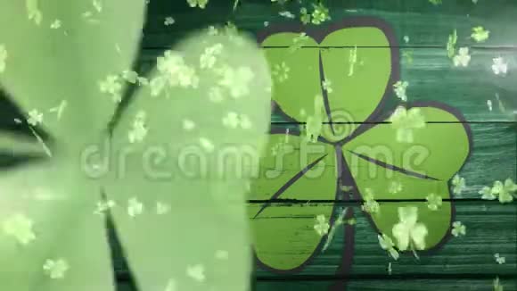 背景上浅绿色三叶草叶子落下的剪贴画视频的预览图