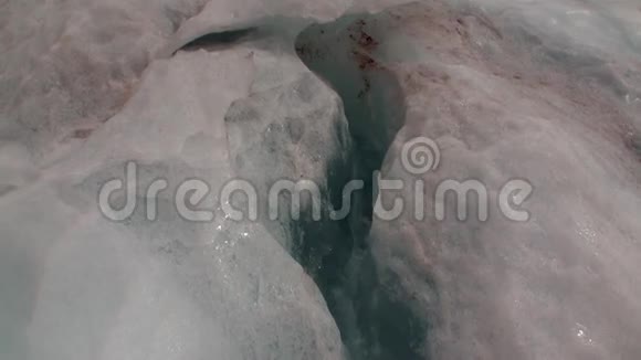 新西兰雪山冰川开裂视频的预览图