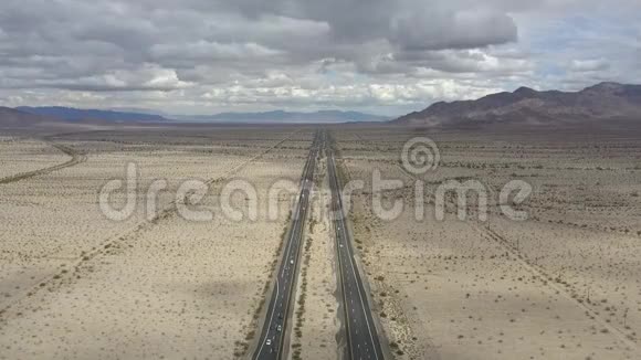 加州沙漠中心到亚利桑那州视频的预览图