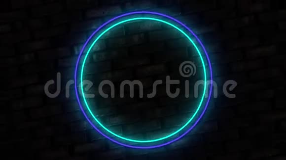 在黑色砖墙背景上照明蓝色圆圈霓虹灯标志视频的预览图