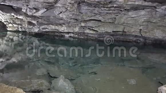 洞穴与水视频的预览图