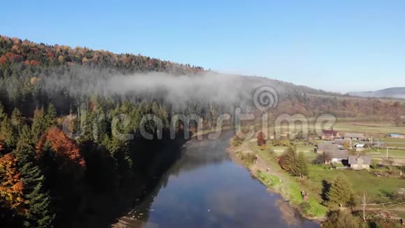 喀尔巴阡山脉的乡村乌克兰秋天的大自然视频的预览图
