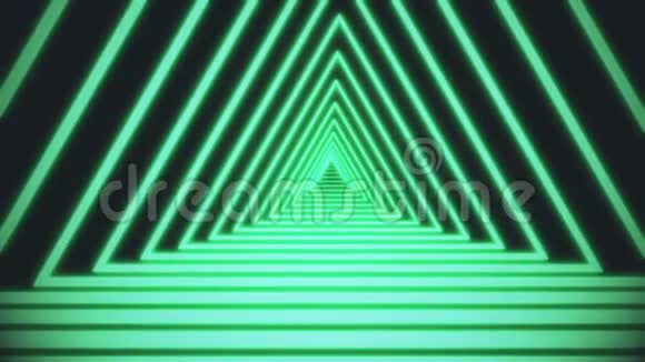 黑色背景上生动的橙色霓虹灯线正在形成运动三角形隧道抽象3D渲染4k视频视频的预览图