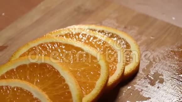 切板上的一圈橘子片视频的预览图