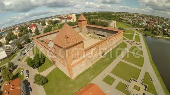 立达市葛地敏王子古堡白俄罗斯空中观景视频的预览图