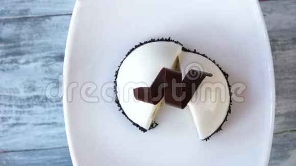 法式摩丝蛋糕加黑巧克力视频的预览图