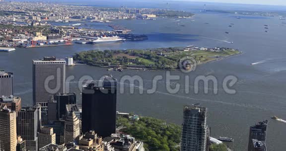 4K超高清飞机俯瞰曼哈顿加弗纳斯岛视频的预览图