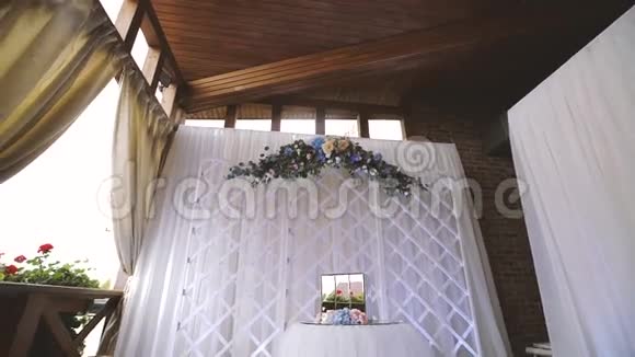 婚礼花婚礼拱门背景视频的预览图